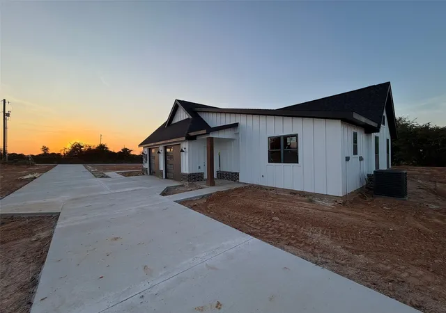 Photo 4 of Single family home for sale at 1081 County Road 4781, Boyd, TX 76023 | MLS# 21282624 | Listing updated on 2026-10-05
