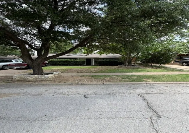 Photo 1 of Single family home for sale at 430 W Phillips Ct, Grand Prairie, TX 75051 | MLS# 21310610 | Listing updated on 2026-08-17