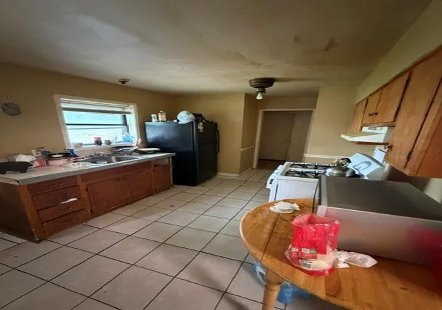 Photo 3 of Single family home for sale at 430 W Phillips Ct, Grand Prairie, TX 75051 | MLS# 21310610 | Listing updated on 2026-08-17