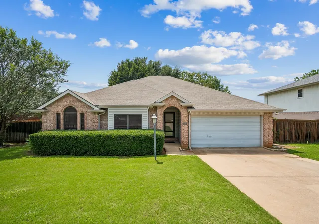 Homes for sale in Corinth, TX | 2612 Fountainview Dr, Corinth, TX 76210 | MLS# 21303352