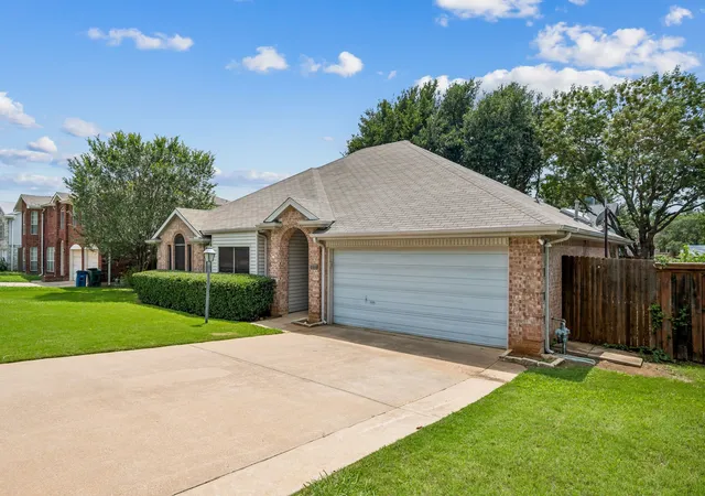 Homes for sale in Corinth, TX | 2612 Fountainview Dr, Corinth, TX 76210 | MLS# 21303352