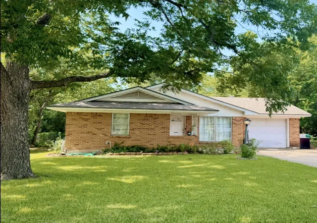 Photo 1 of Single family home for sale at 1112 Laguna Dr, Denton, TX 76209 | MLS# 21310624 | Listing updated on 2026-08-17