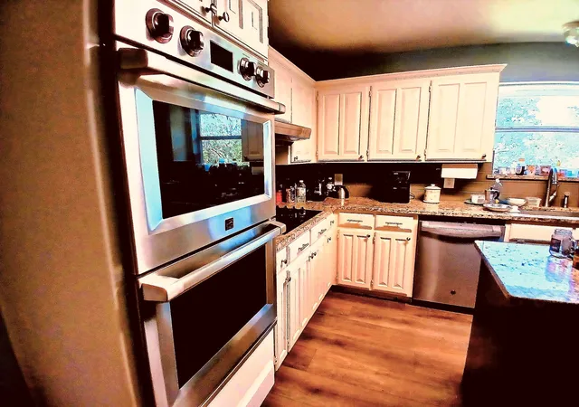 Photo 4 of Single family home for sale at 357 Kellys Cir, Runaway Bay, TX 76426 | MLS# 21310632 | Listing updated on 2026-09-03