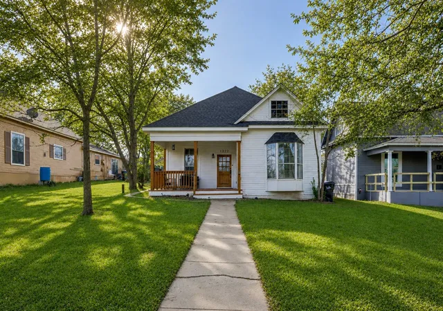 Photo 1 of Single family home for sale at 1322 Sears St W, Denison, TX 75020 | MLS# 21309903 | Listing updated on 2026-08-22