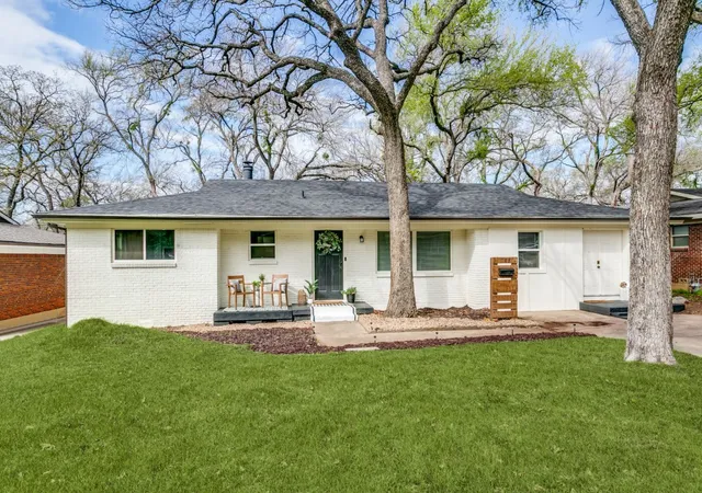 Photo 1 of Single family home for sale at 708 Oakwood Dr, Euless, TX 76040 | MLS# 21309688 | Listing updated on 2026-09-07