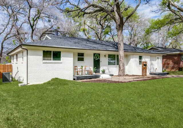 Photo 2 of Single family home for sale at 708 Oakwood Dr, Euless, TX 76040 | MLS# 21309688 | Listing updated on 2026-09-07