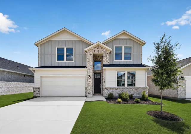 Photo 1 of Sale Pending at 1433 Mustang Canyon Dr, Fort Worth, TX 76052 | MLS# 21310676 | Listing updated on 2026-08-28