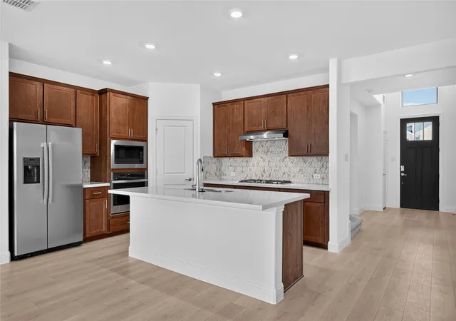 Photo 2 of Sale Pending at 1433 Mustang Canyon Dr, Fort Worth, TX 76052 | MLS# 21310676 | Listing updated on 2026-08-28