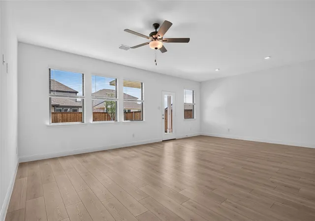 Photo 3 of Sale Pending at 1433 Mustang Canyon Dr, Fort Worth, TX 76052 | MLS# 21310676 | Listing updated on 2026-08-28