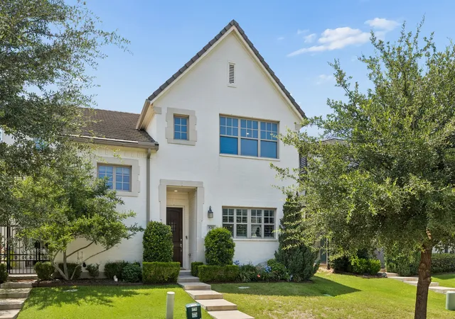 Photo 3 of Sale Pending at 520 Sheer Bliss Ln, Fort Worth, TX 76114 | MLS# 21310272 | Listing updated on 2026-08-23