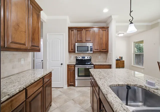 Homes for sale in Weatherford, TX | 2013 Lindentree Dr, Weatherford, TX 76086 | MLS# 21310634