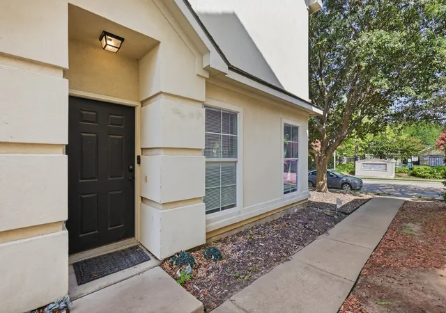 Photo 3 of Townhouse for sale at 341 Regency Dr, Allen, TX 75002 | MLS# 21306514 | Listing updated on 2026-07-11