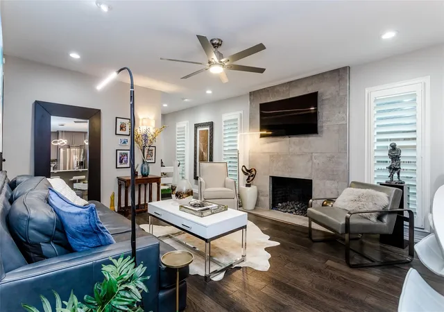 Listing Photo 4 - Condo for sale in building located at 7818 Mdw Park Dr, Dallas, TX 75230 - Unit #216