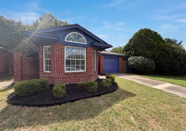 Photo 3 of Single family home for sale at 6806 Fire Hill Dr, Fort Worth, TX 76137 | MLS# 21306140 | Listing updated on 2026-08-31