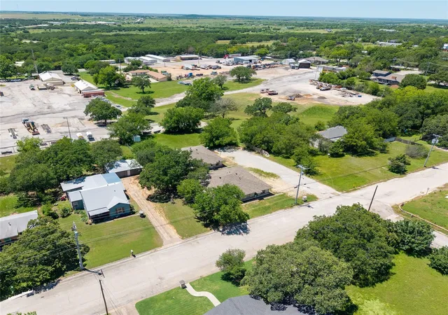 Homes for sale in Bowie, TX | 810 Central Ave, Bowie, TX 76230 | MLS# 21309766