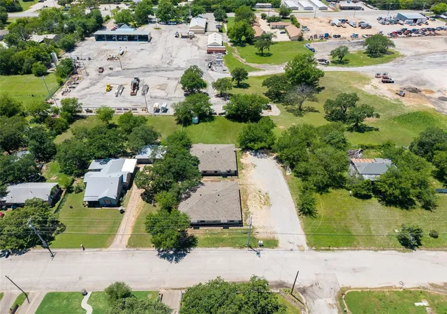 Homes for sale in Bowie, TX | 810 Central Ave, Bowie, TX 76230 | MLS# 21309766
