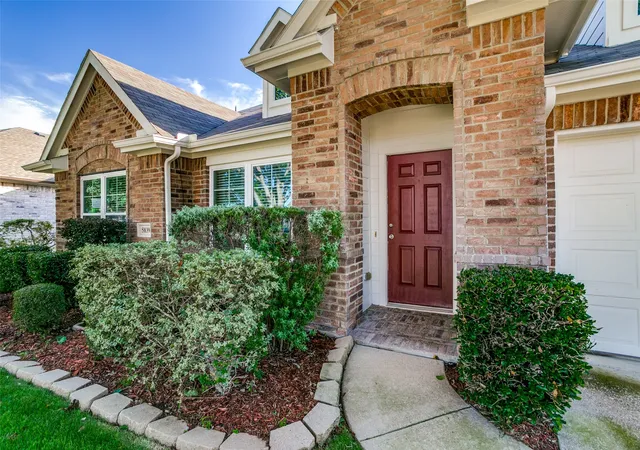 4th image of 5839 Twilight Dr, Grand Prairie, TX 75052 | MLS# 21309027