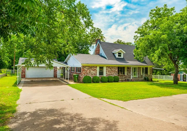Photo 1 of Single family home for sale at 210 Yucca Dr, Weatherford, TX 76087 | MLS# 21308913 | Listing updated on 2026-08-22