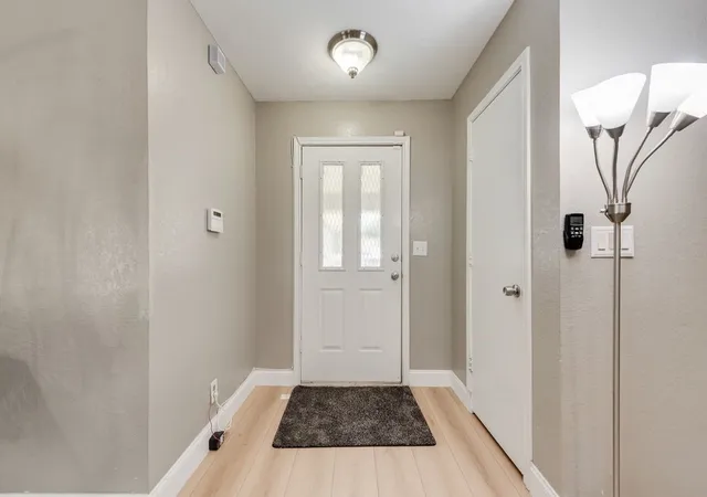 Photo 2 of Sale Pending at 205 Freedom Ln, Arlington, TX 76002 | MLS# 21310884 | Listing updated on 2026-07-17