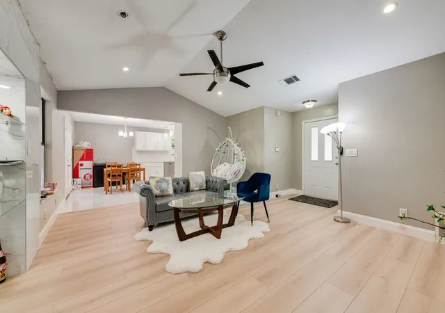 Photo 4 of Sale Pending at 205 Freedom Ln, Arlington, TX 76002 | MLS# 21310884 | Listing updated on 2026-07-17