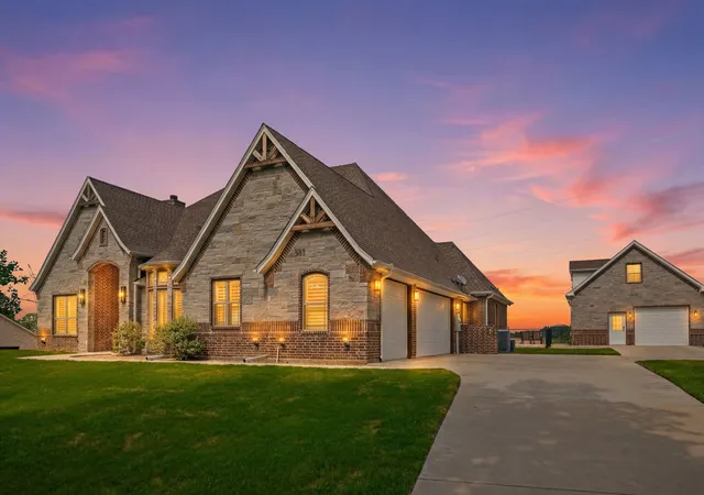 Photo 1 of Single family home for sale at 318 Arapahoe Rdg, Weatherford, TX 76087 | MLS# 21309619 | Listing updated on 2026-08-30