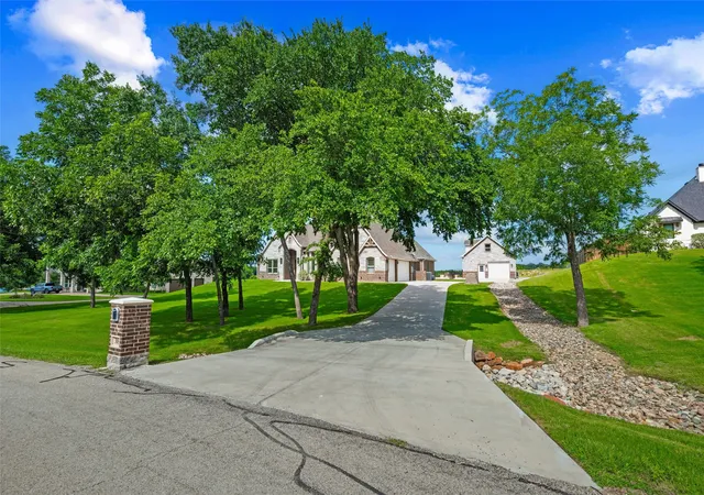 Photo 2 of Single family home for sale at 318 Arapahoe Rdg, Weatherford, TX 76087 | MLS# 21309619 | Listing updated on 2026-08-30