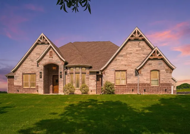 Photo 3 of Single family home for sale at 318 Arapahoe Rdg, Weatherford, TX 76087 | MLS# 21309619 | Listing updated on 2026-08-30