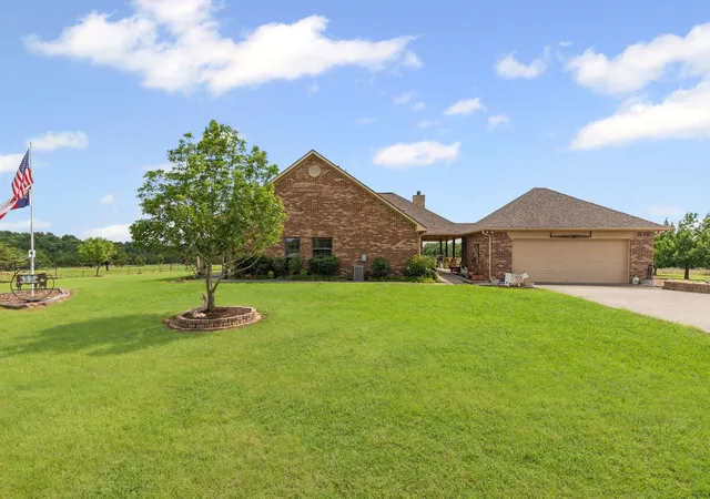 Photo 4 of Single family home for sale at 5562 County Road 1037, Celeste, TX 75423 | MLS# 21309332 | Listing updated on 2026-09-03