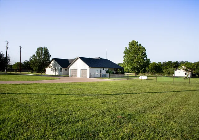 Photo 3 of Single family home for sale at 1324 Tidwell B Rd, Weatherford, TX 76087 | MLS# 21310098 | Listing updated on 2026-08-22