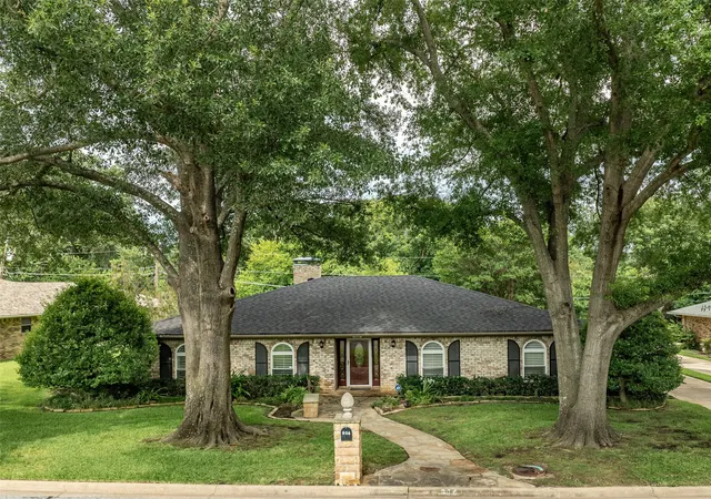 Photo 1 of Single family home for sale at 804 Holland Dr, Denison, TX 75020 | MLS# 21309404 | Listing updated on 2026-09-24