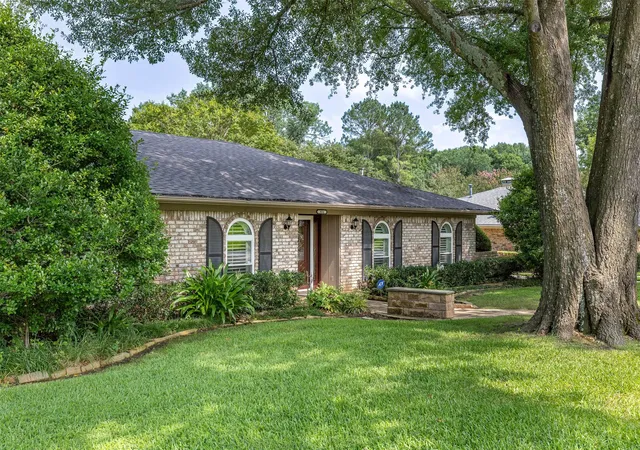 Photo 2 of Single family home for sale at 804 Holland Dr, Denison, TX 75020 | MLS# 21309404 | Listing updated on 2026-09-24
