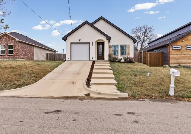 Photo 2 of Single family home for sale at 1326 Hemphill St, Greenville, TX 75401 | MLS# 21310463 | Listing updated on 2026-07-23