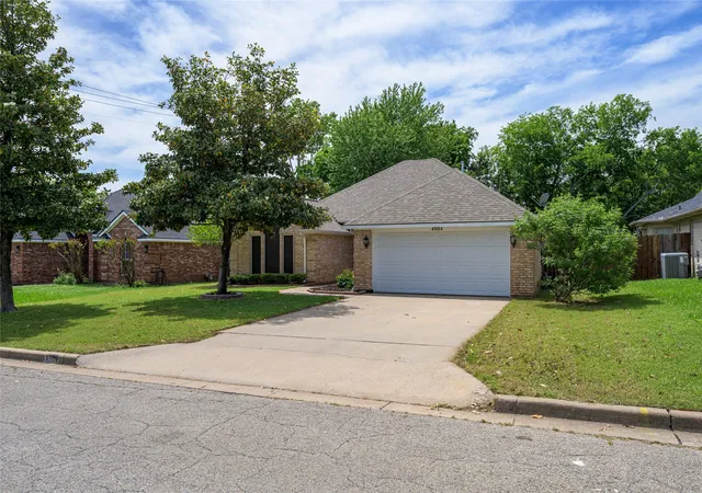 Photo 3 of Single family home for sale at 4804 Hara Ln, Sherman, TX 75092 | MLS# 21310952 | Listing updated on 2026-08-22