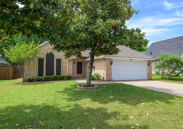 Photo 4 of Single family home for sale at 4804 Hara Ln, Sherman, TX 75092 | MLS# 21310952 | Listing updated on 2026-08-22