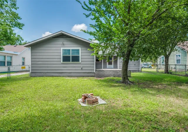 Homes for sale in Gainesville, TX | 1814 Refinery Rd, Gainesville, TX 76240 | MLS# 21310981