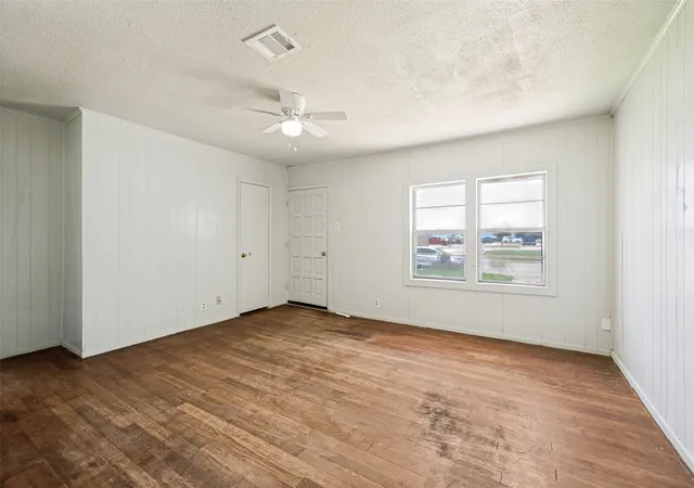 Photo 3 of Single family home for sale at 1814 Refinery Rd, Gainesville, TX 76240 | MLS# 21310981 | Listing updated on 2026-10-05