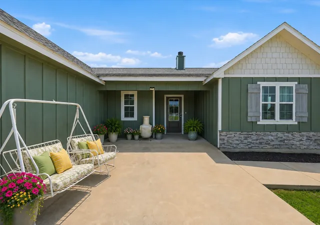 Photo 3 of Single family home for sale at 110 Highview Rd, Ennis, TX 75119 | MLS# 21301331 | Listing updated on 2026-08-30