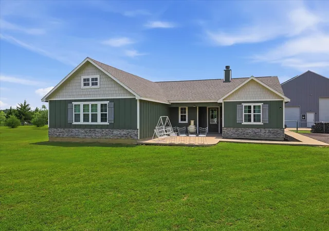 Photo 3 of Single family home for sale at 110 Highview Rd, Ennis, TX 75119 | MLS# 21301331 | Listing updated on 2026-10-05