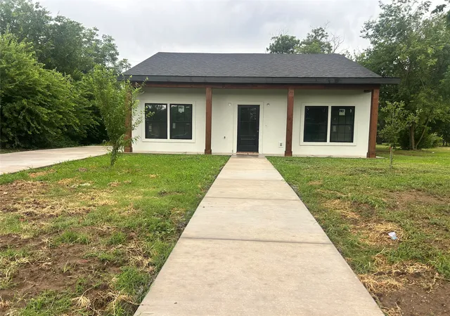 Homes for sale in Olney, TX | 307 W Oak, Olney, TX 76374 | MLS# 21311007