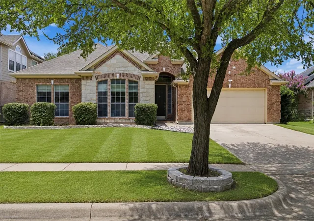 Photo 1 of Single family home for sale at 10 Saddlewood Ct, Mansfield, TX 76063 | MLS# 21311014 | Listing updated on 2026-07-07
