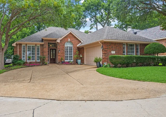 Photo 1 of Single family home for sale at 221 Freedom Ct, Rockwall, TX 75032 | MLS# 21308817 | Listing updated on 2026-08-24