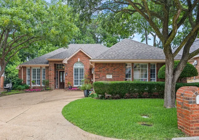 Photo 2 of Single family home for sale at 221 Freedom Ct, Rockwall, TX 75032 | MLS# 21308817 | Listing updated on 2026-08-24