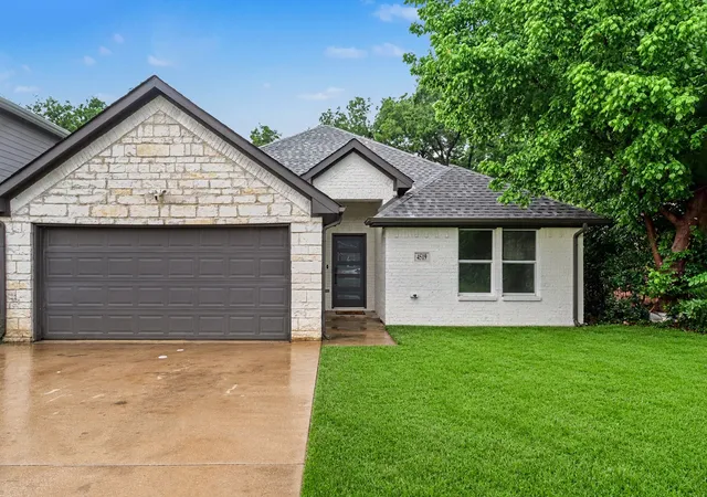 Photo 2 of Single family home for sale at 4519 Yancy St, Dallas, TX 75216 | MLS# 21311064 | Listing updated on 2026-08-04
