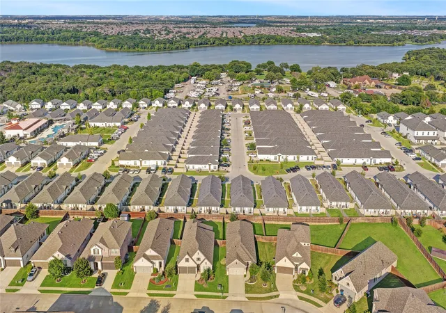 5th image of 917 Bent Brook Rd, Little Elm, TX 75068 | MLS# 21311107
