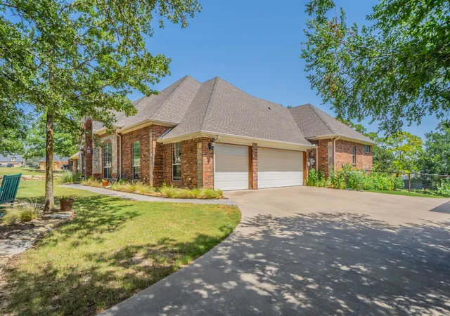 Homes for sale in Weatherford, TX | 109 Overton Ridge Cir, Weatherford, TX 76088 | MLS# 21310727