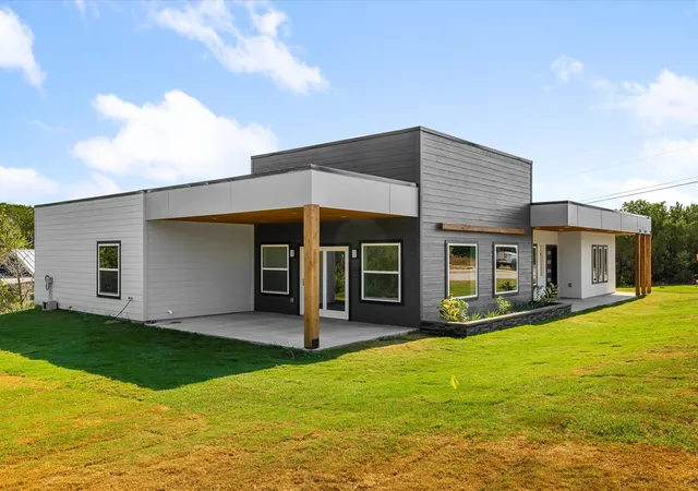 Photo 2 of Single family home for sale at 3501 Sleepy Water Rd, Granbury, TX 76048 | MLS# 21311096 | Listing updated on 2026-08-22