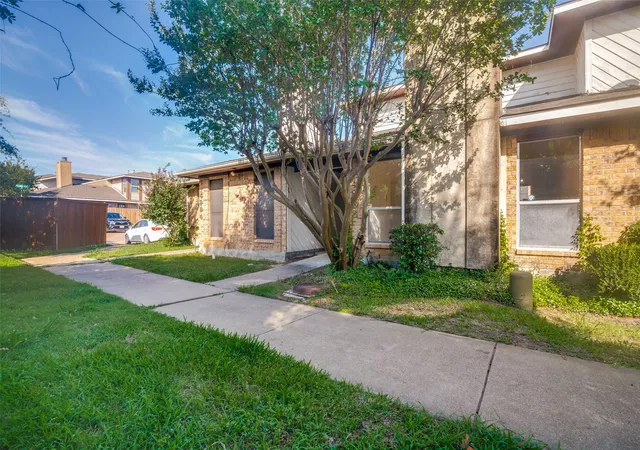 Photo 2 of Townhouse for sale at 4938 Rolling Vis, Mesquite, TX 75150 | MLS# 21311117 | Listing updated on 2026-08-22