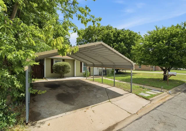 Photo 3 of Single family home for sale at 601 Park Ln, Denton, TX 76205 | MLS# 21309843 | Listing updated on 2026-07-05