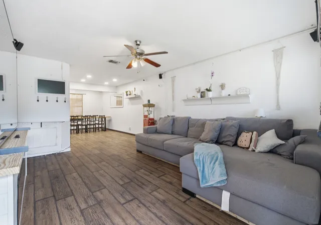 Photo 3 of Single family home for sale at 601 Park Ln, Denton, TX 76205 | MLS# 21309843 | Listing updated on 2026-07-05