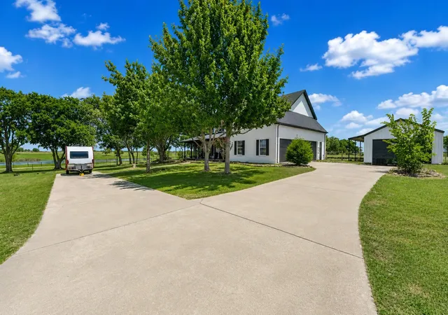 Photo 2 of Single family home for sale at 3817 Ganzer Rd W, Denton, TX 76207 | MLS# 21310647 | Listing updated on 2026-09-15